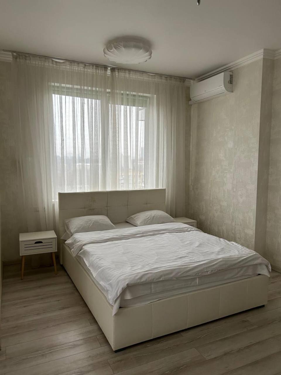 Apart Assistant On Smart Plaza Kiev Bagian luar foto